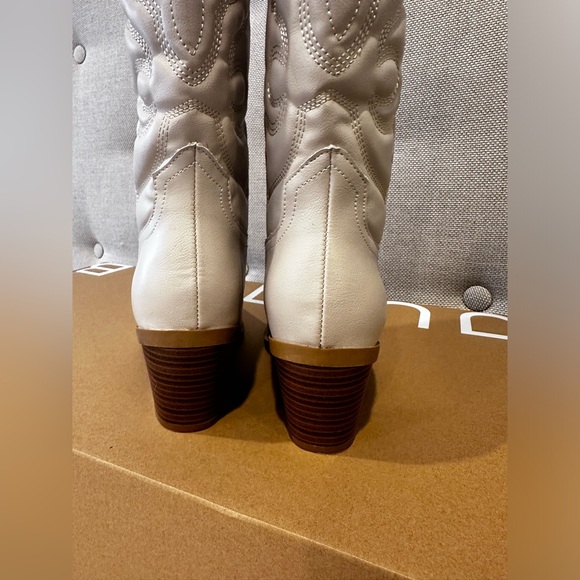 Cowboy boots - Picture 5 of 8